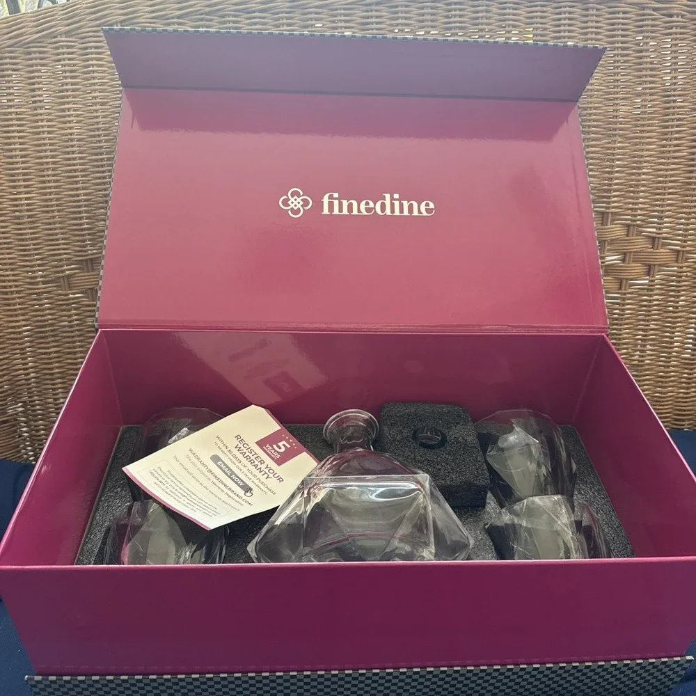Finedine 6 Pieces Set In Luxury Gift Box Decanter W/ Lid And 4 Whiskey Glasses